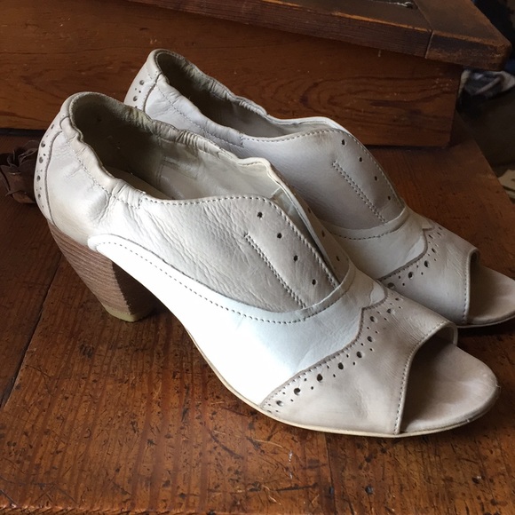 Vintage style slip on heels - Picture 3 of 5